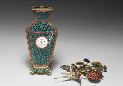 图片[2]-Hanging vase inlaid with glass and fitted with a timepiece, Qing dynasty (1644-1911).-China Archive